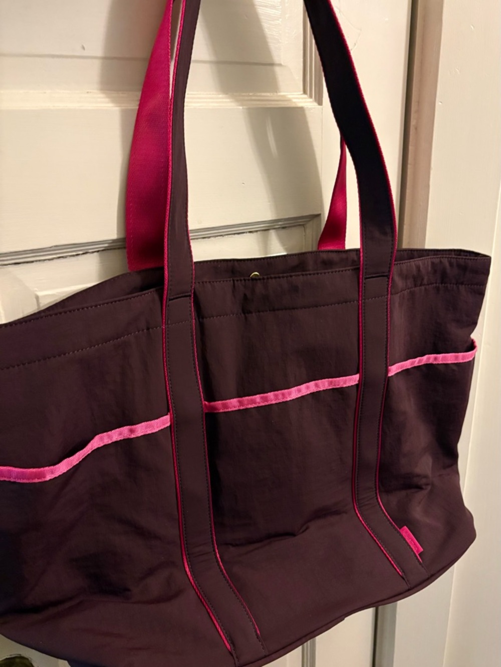 Lululemon Daily Multi-Pocket Tote - chocolate with Bright Pink NWT - Picture 2 of 5